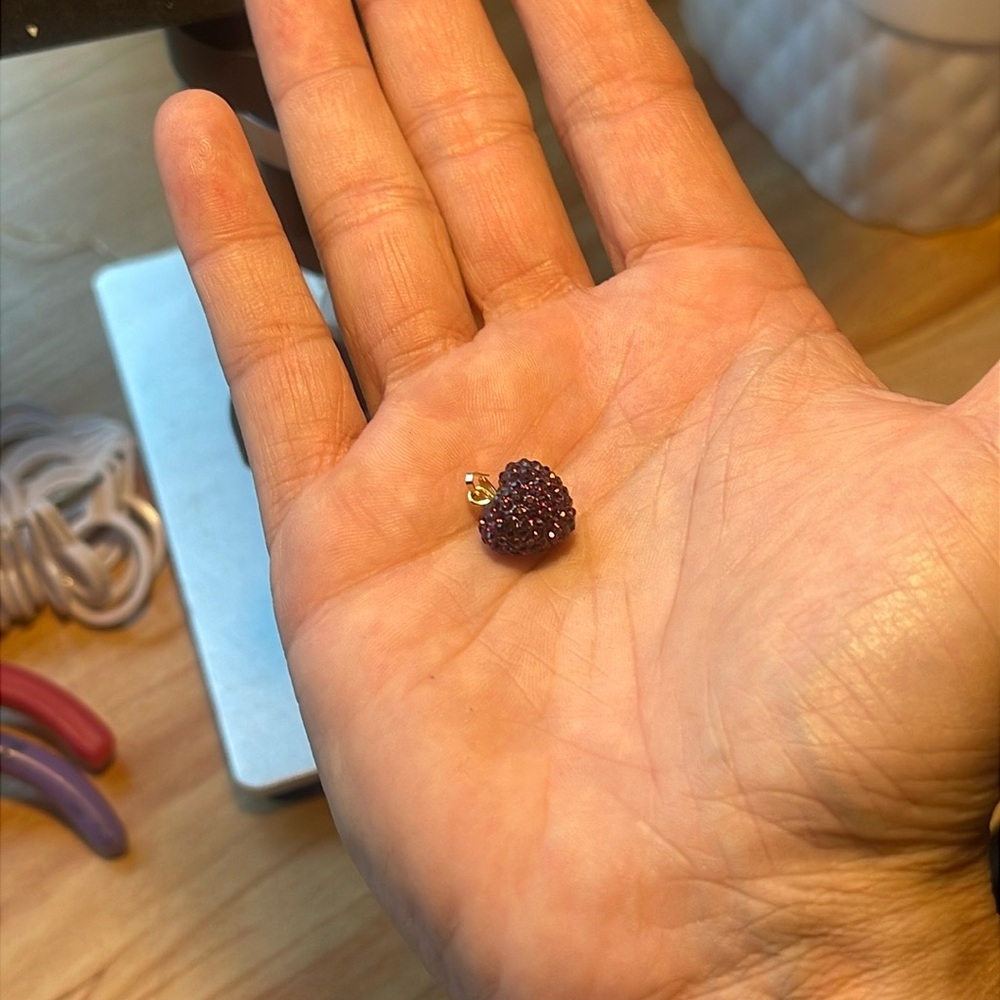 Elegant Heart-Shaped Pendant - Picture 9 of 10